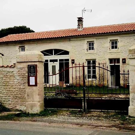 La Maison D'Hotes Des Charentes Les Touches-de-Périgny Екстериор снимка